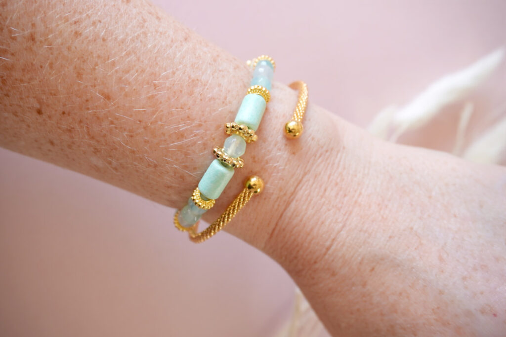 bracelet élastique perles en céramique turquoise