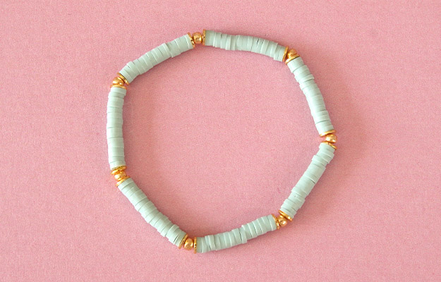 Bracelet élastique fin en perles heishi