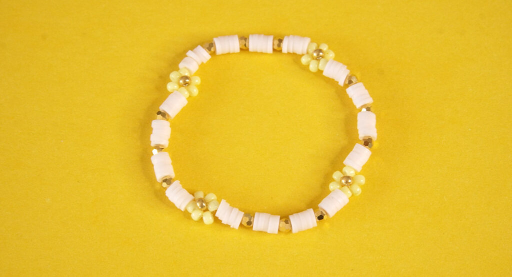 Bracelet élastique avec fleurs jaunes en perles de rocailles