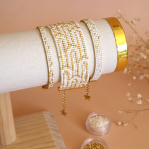 Bracelet en perles Miyuki pour mariage ou cérémonie couleur crème et or.