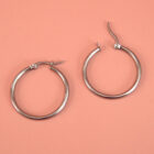 Créoles en acier inoxydable argenté.